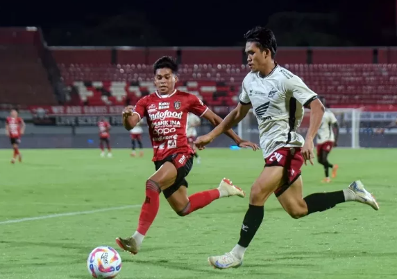 Read more about the article Bali United Permalukan PSM di Parepare: Diwarnai Gol Tercepat dan 2 Kartu Merah