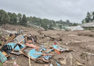 Read more about the article Tim SAR Fokuskan Pencarian Ratusan Korban Longsor di Cisarua